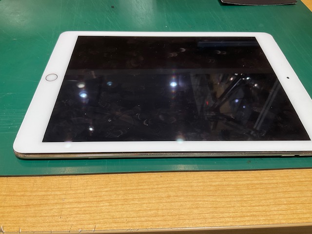 iPad Air2 (アイパッド）　バッテリー膨張ということでバッテリー交換修理を行いました！　スマホ修理工房イオン北浦和店
